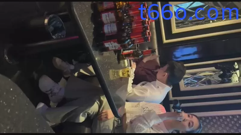 重磅核弹推特大神 轩轩 最新福利ktv撩妹约炮极品身材颜值御姐