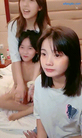 多人运动【貂蝉吸水/貂蝉戏水】3个极品美女被无套啪啪 小屁孩~毛都没长齐啪啪【253V】