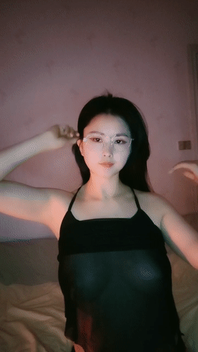 G奶女神【布拉拉香蕉】霸气侧漏~激情骚舞+道具+炮友啪啪【3V】