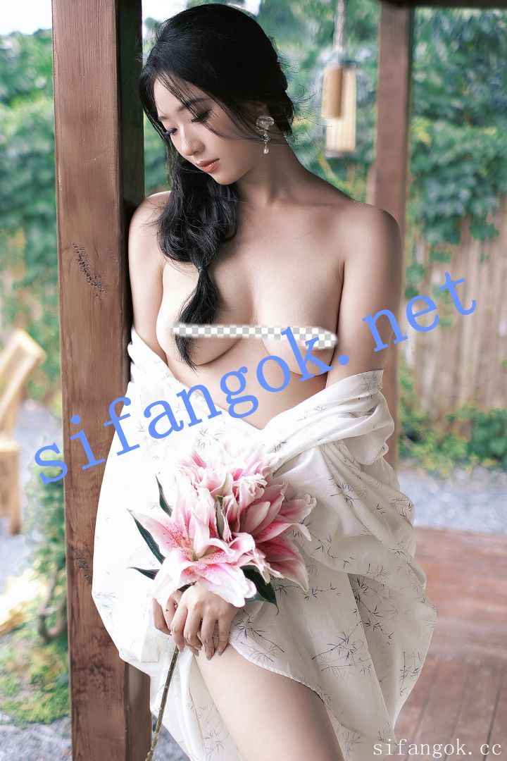 ஐ推特网黄ஐ巨乳女神zhiyi 大尺度写真集 胸大不坦身材窈窕