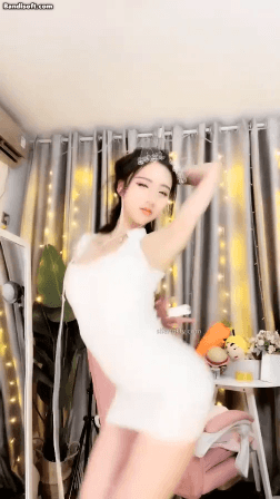 【花椒 阿婷】透视装 露内热舞 极品电动马达臀 长腿短裙【113V】