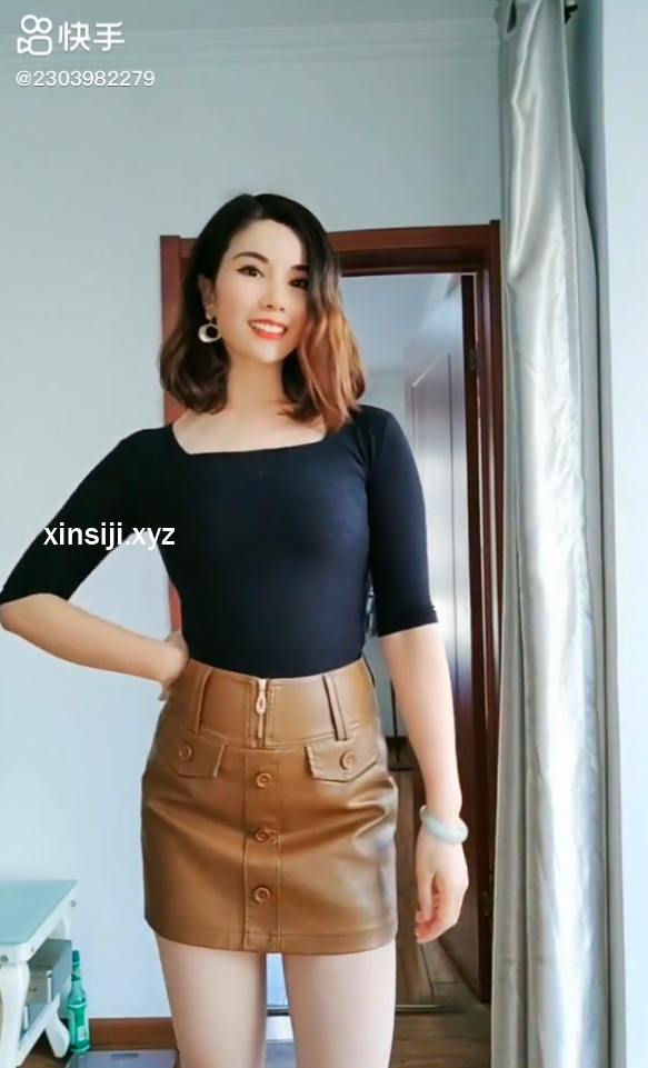 快手主播 【李秋怡 】 20多万粉丝 高价购买 自拍福利 流出【19V】