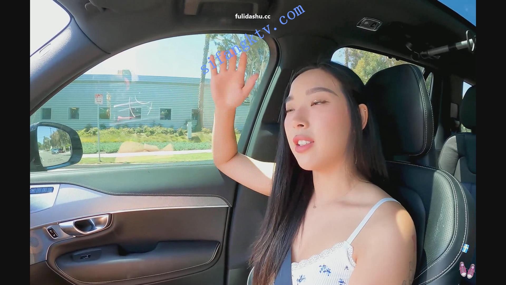 OnlyFans 上海留学生【李艾】约会富二代被大屌狂干射一脸【2V】