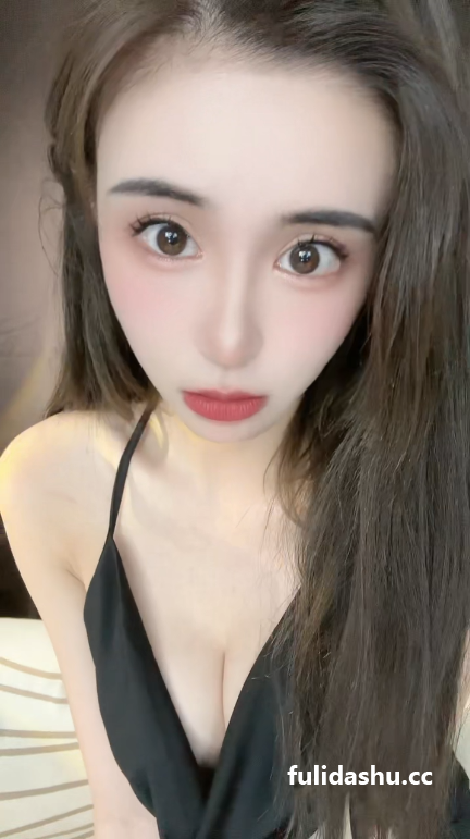 抖音 月汐 当众脱胸罩 真空抖胸舞 倒水湿身 脱衣舞【109V】